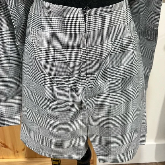 Grey Checkered Blazer play suit PLT (14) - Picture 3 of 4